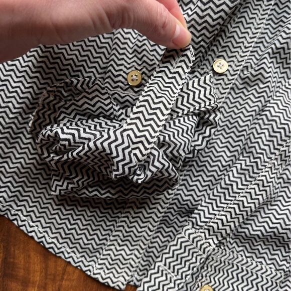 Tory Burch button down with roll tabs black and white chevron patterned shirt - Picture 4 of 8
